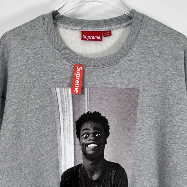 ブランドパーカー側面デザイン